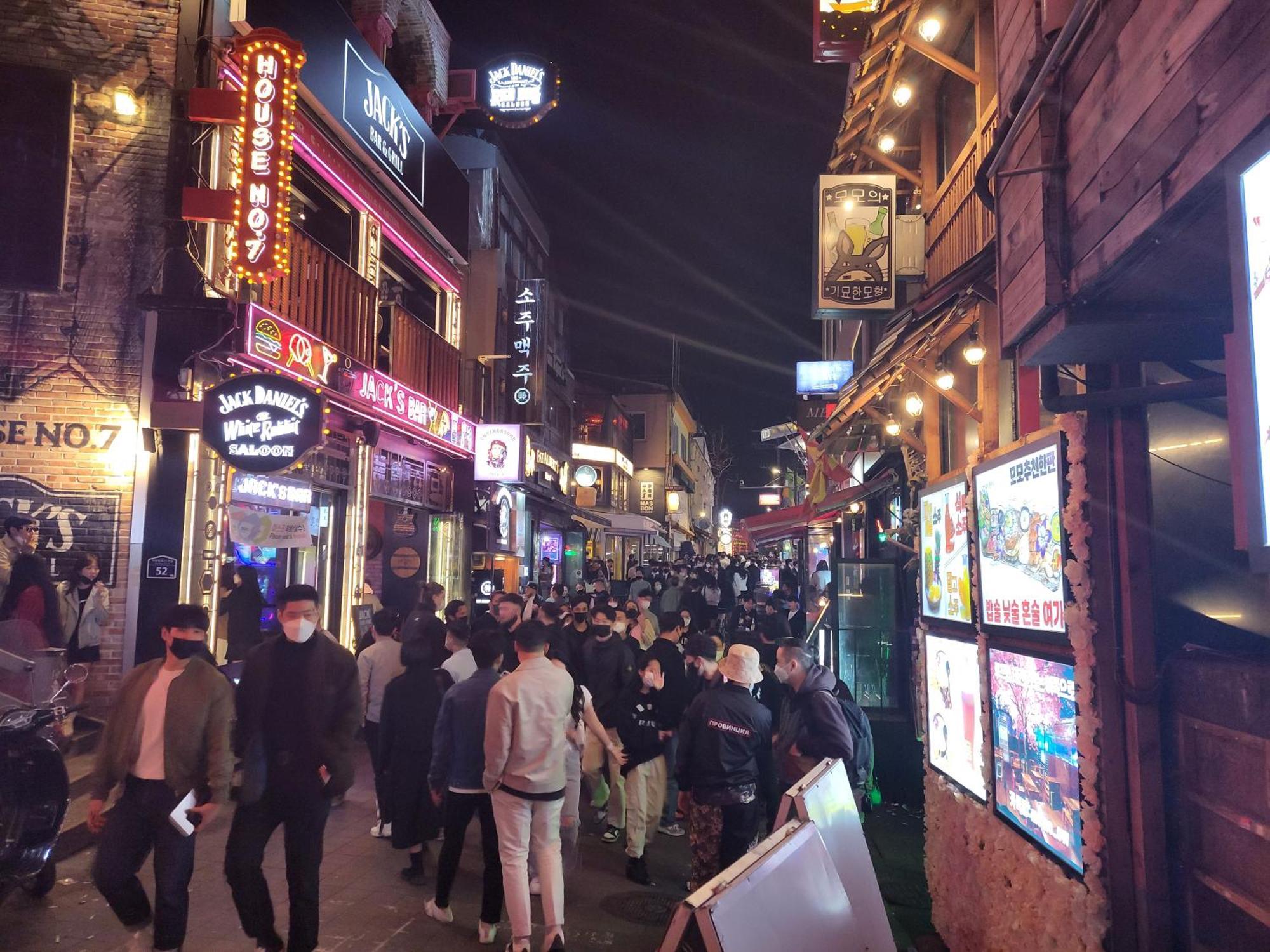 On The Main Street Of Hbc #4 Seul Exterior foto