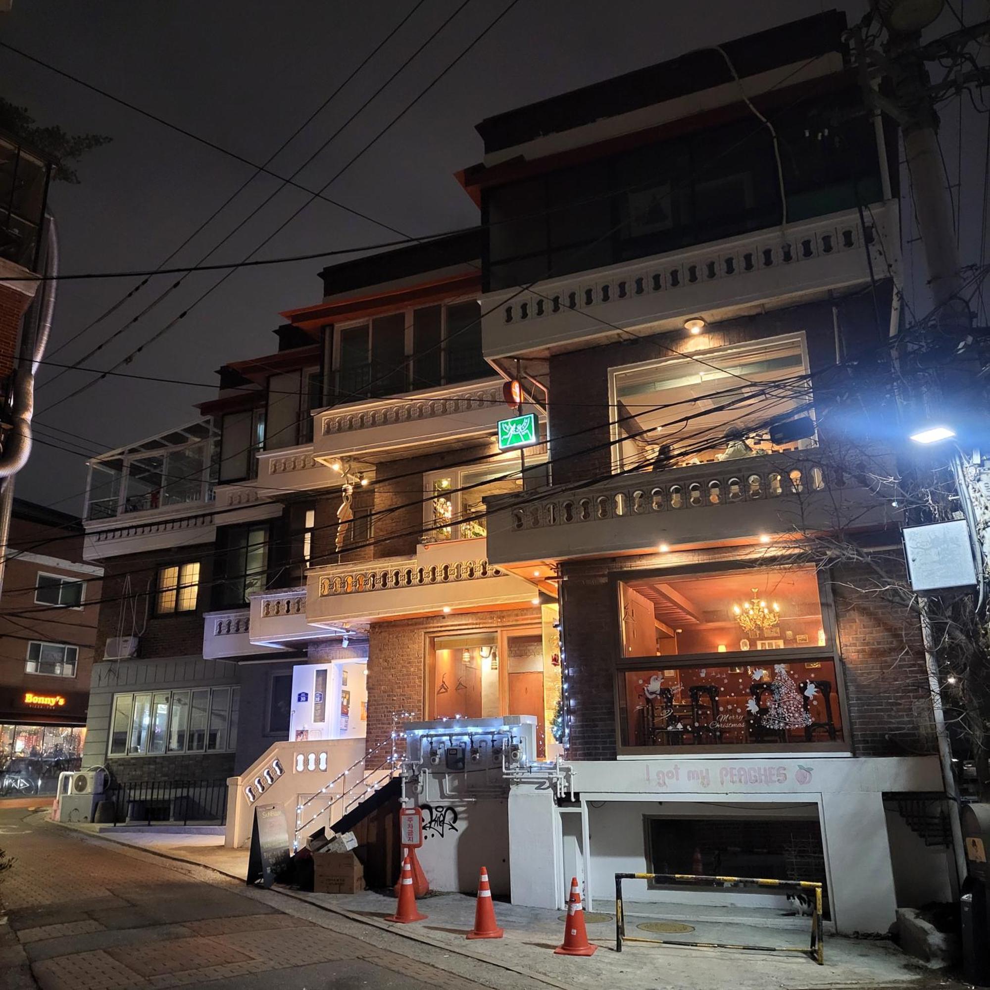 On The Main Street Of Hbc #4 Seul Exterior foto